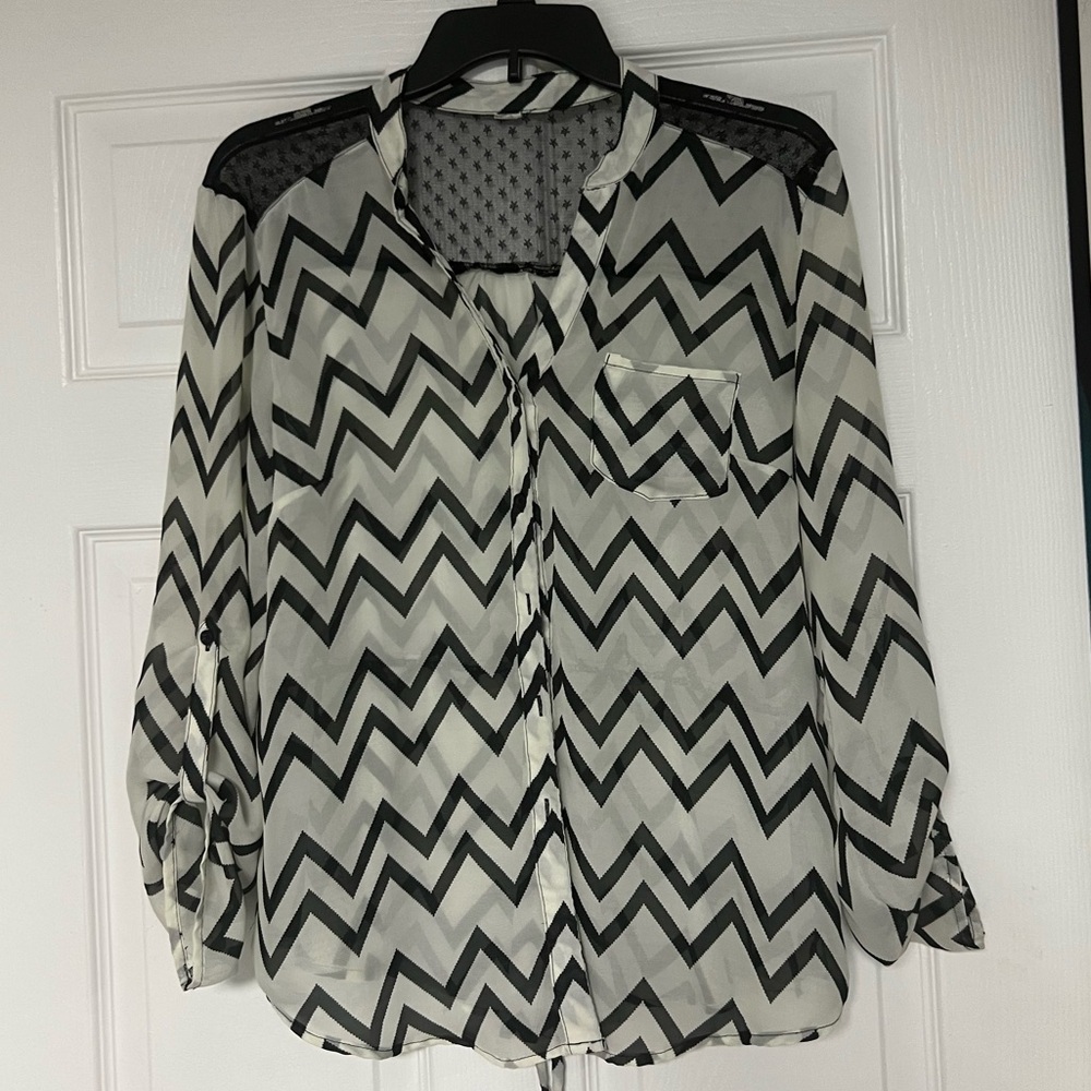 Black and White Chevron Women's Sheer Star Blouse. (Tag was cut off)